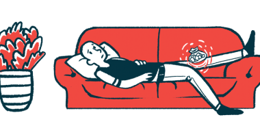 An illustration shows a person lying on a couch with an icepack on one knee.